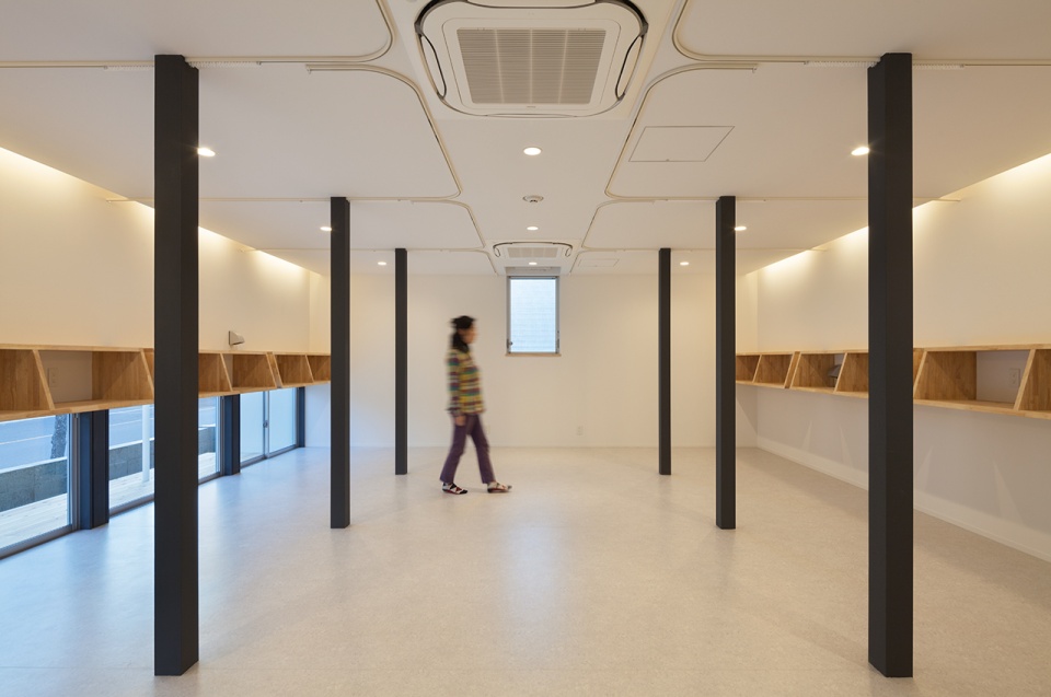 各施術スペースはカーテンで仕切られ、ベッドが設置される予定