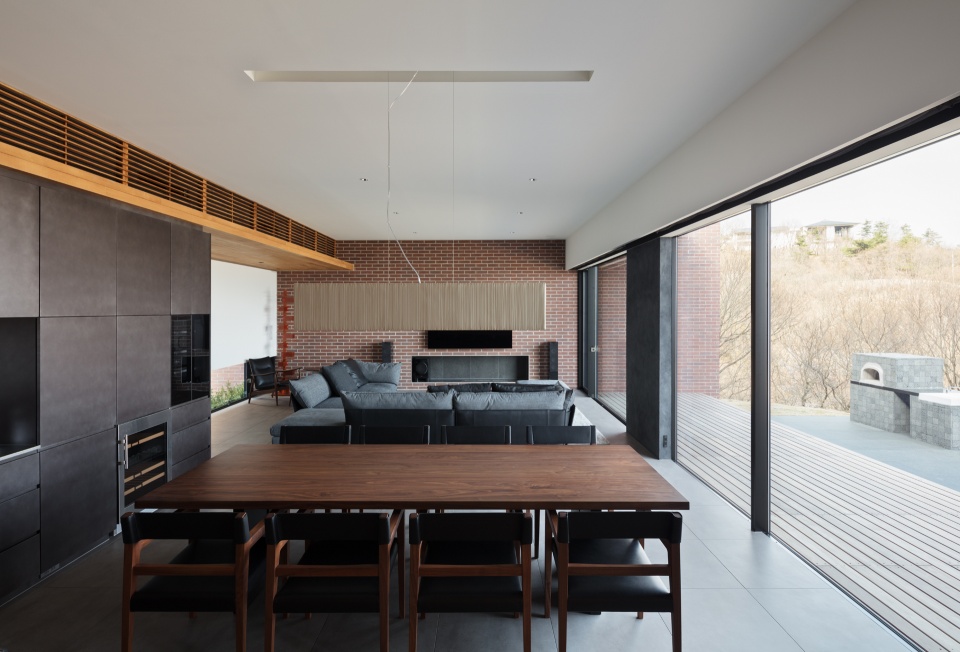 ダイニング側から見るリビング