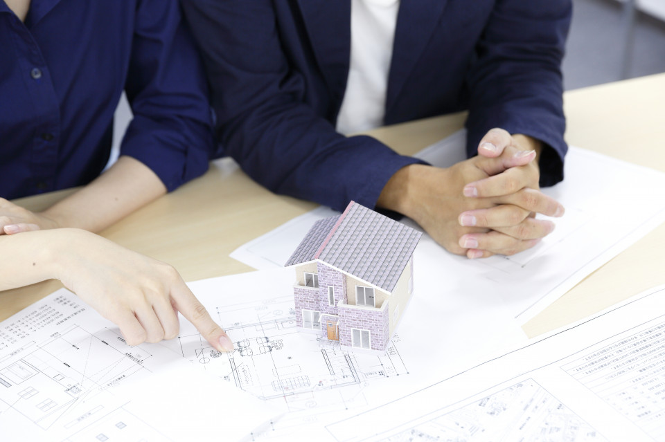 建築士へ新築住宅のデザインを依頼するときの相場や内訳や男性女性一級二級の差など